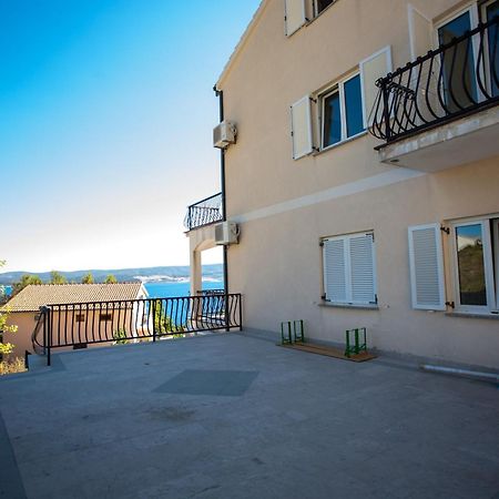 Apartments Pusic オミシュ エクステリア 写真
