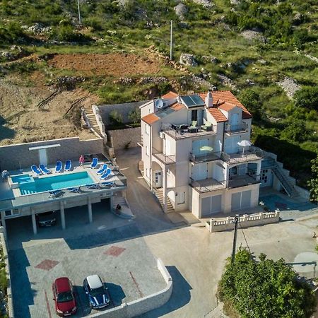 Apartments Pusic オミシュ エクステリア 写真