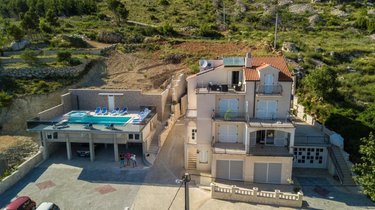 Apartments Pusic オミシュ エクステリア 写真
