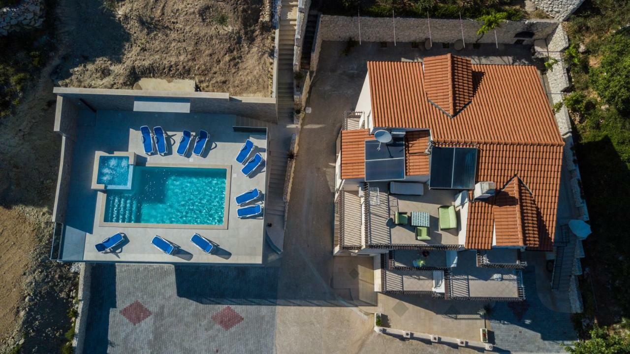 Apartments Pusic オミシュ エクステリア 写真