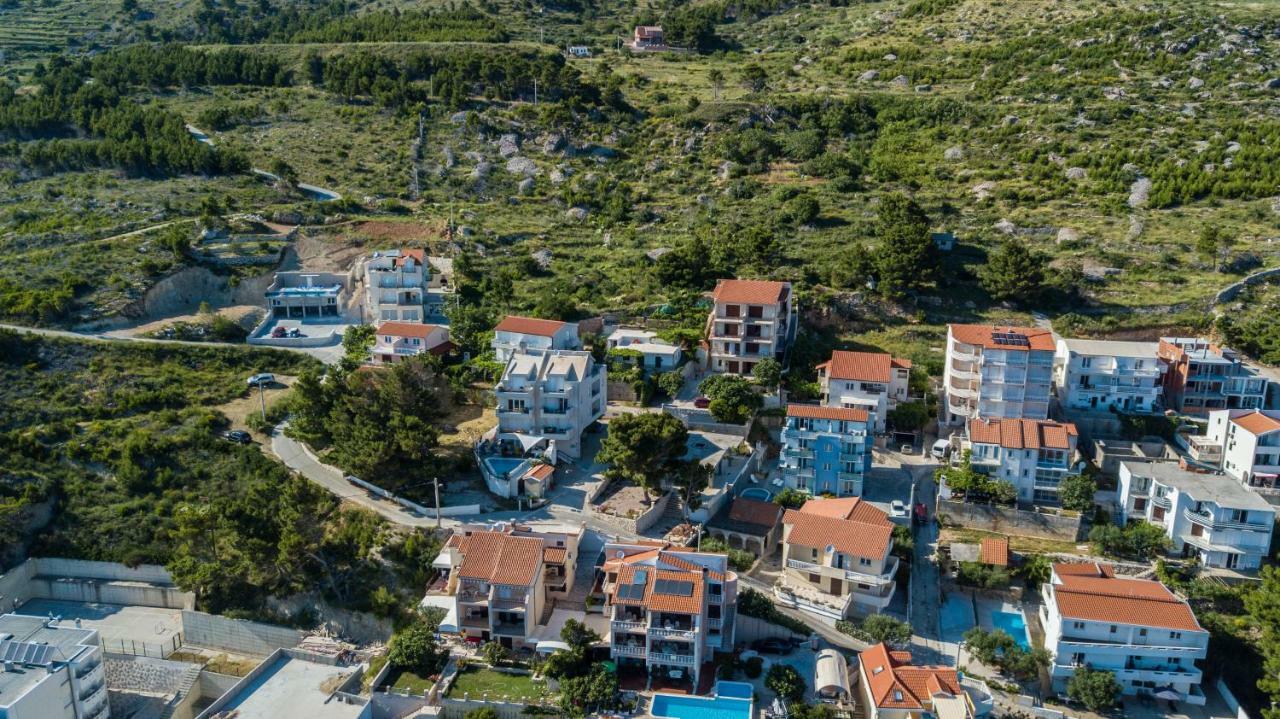 Apartments Pusic オミシュ エクステリア 写真