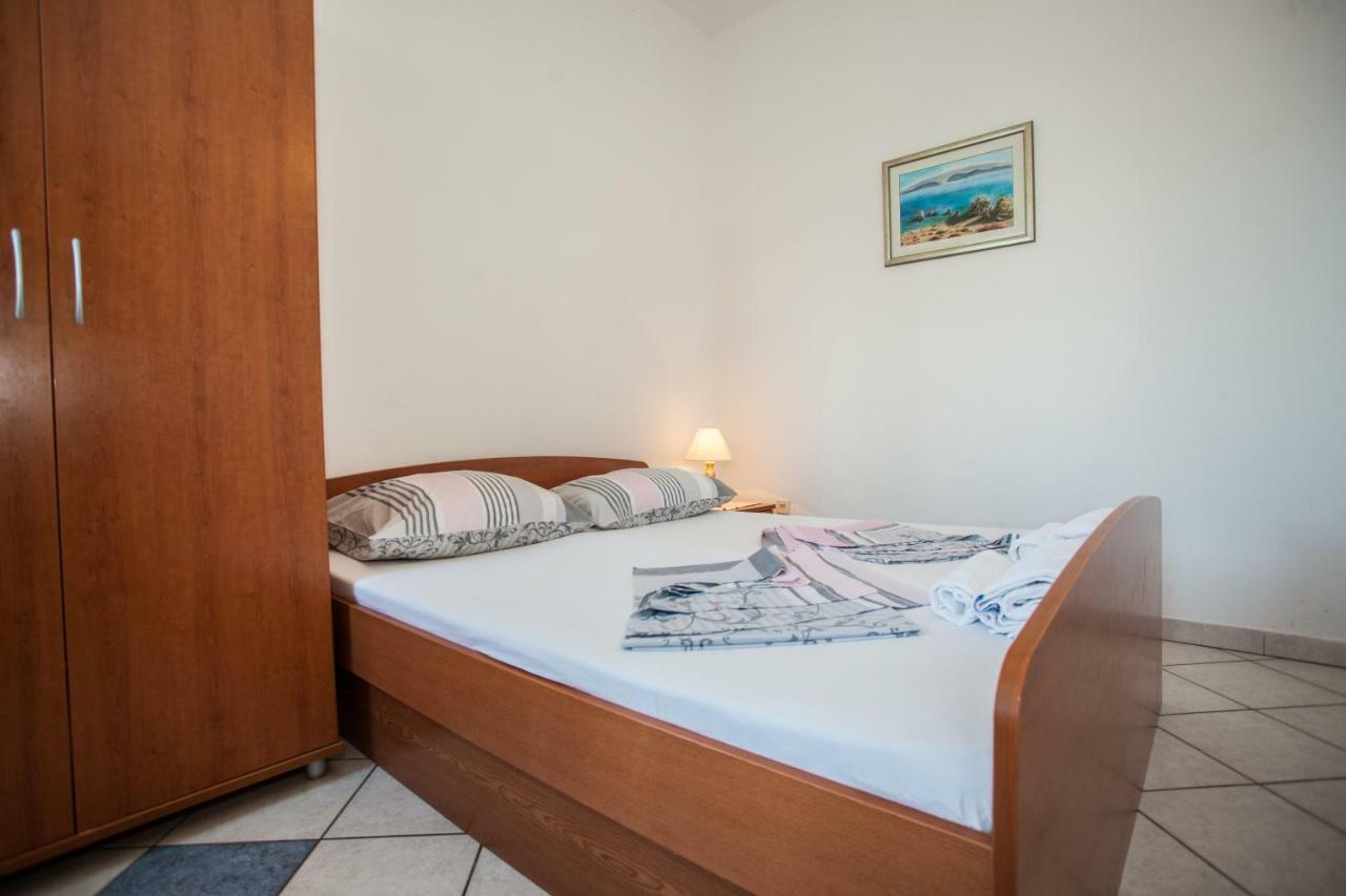 Apartments Pusic オミシュ エクステリア 写真