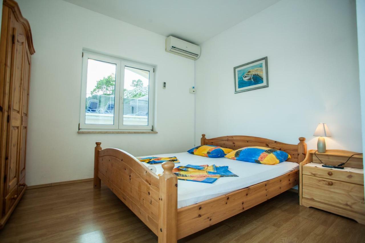Apartments Pusic オミシュ エクステリア 写真