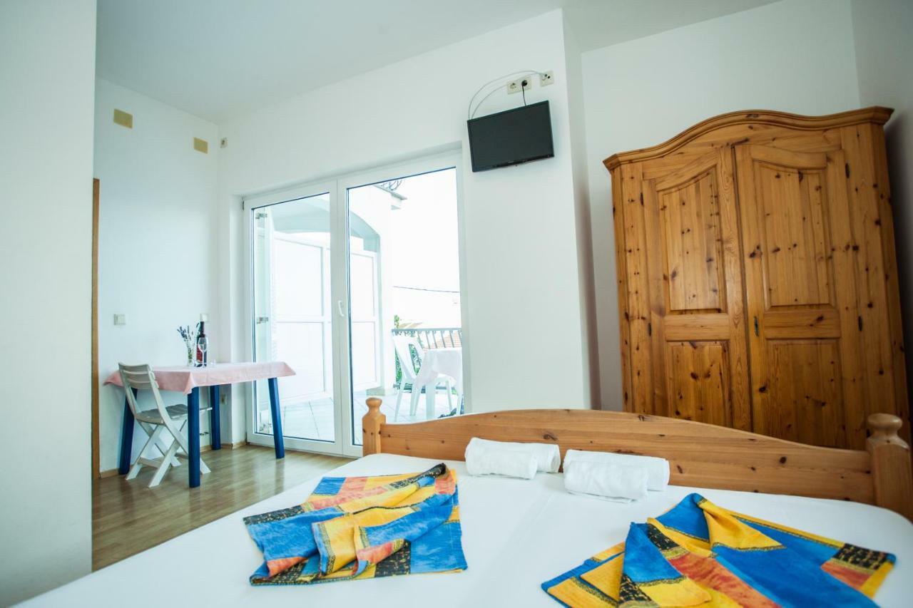Apartments Pusic オミシュ エクステリア 写真
