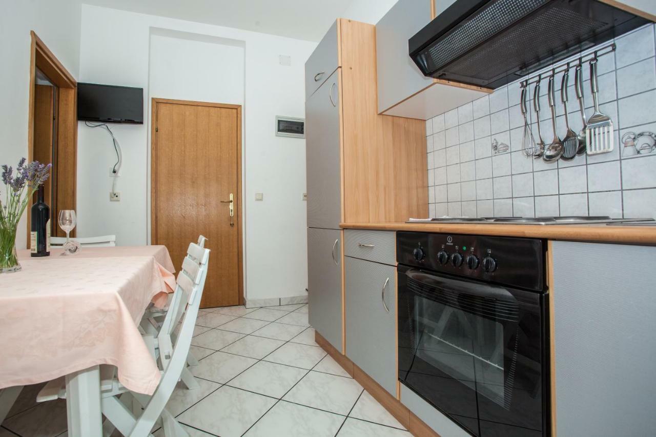 Apartments Pusic オミシュ エクステリア 写真