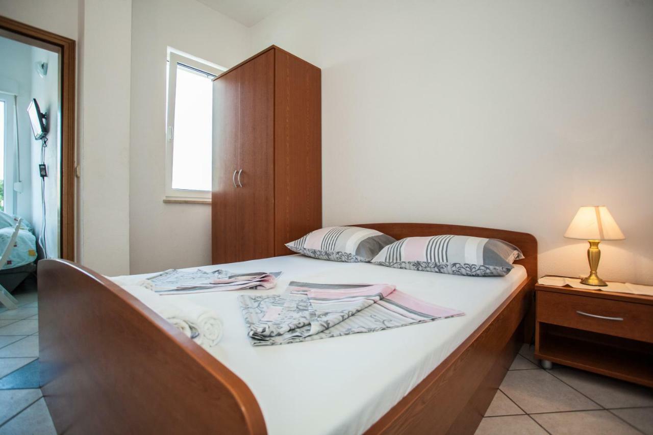 Apartments Pusic オミシュ エクステリア 写真