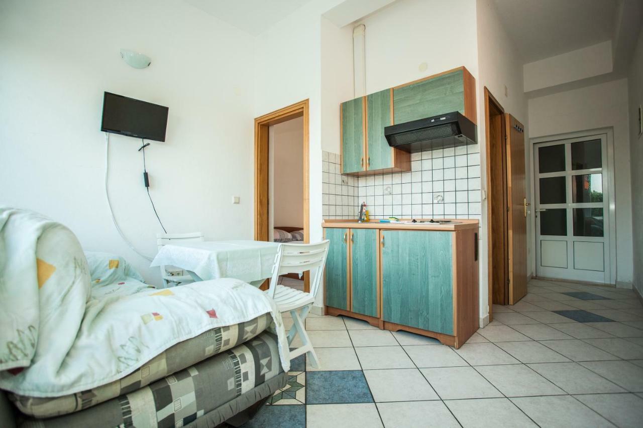 Apartments Pusic オミシュ エクステリア 写真