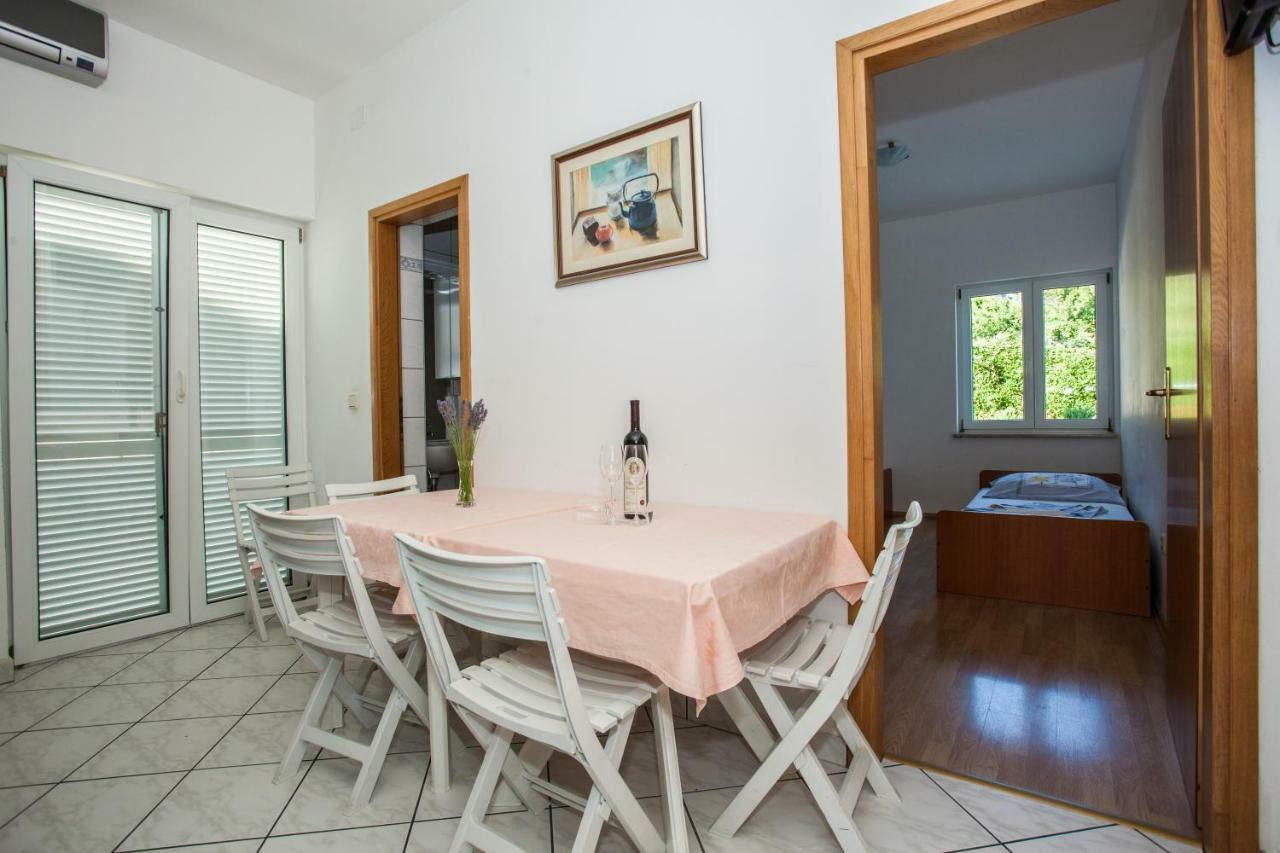 Apartments Pusic オミシュ エクステリア 写真